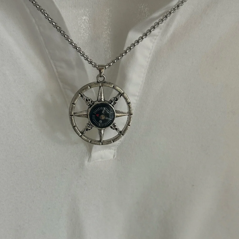 REAL working Compass Pendant Necklace, in GIFT BOX Casual Leisure Fashion - Picture 14 of 16